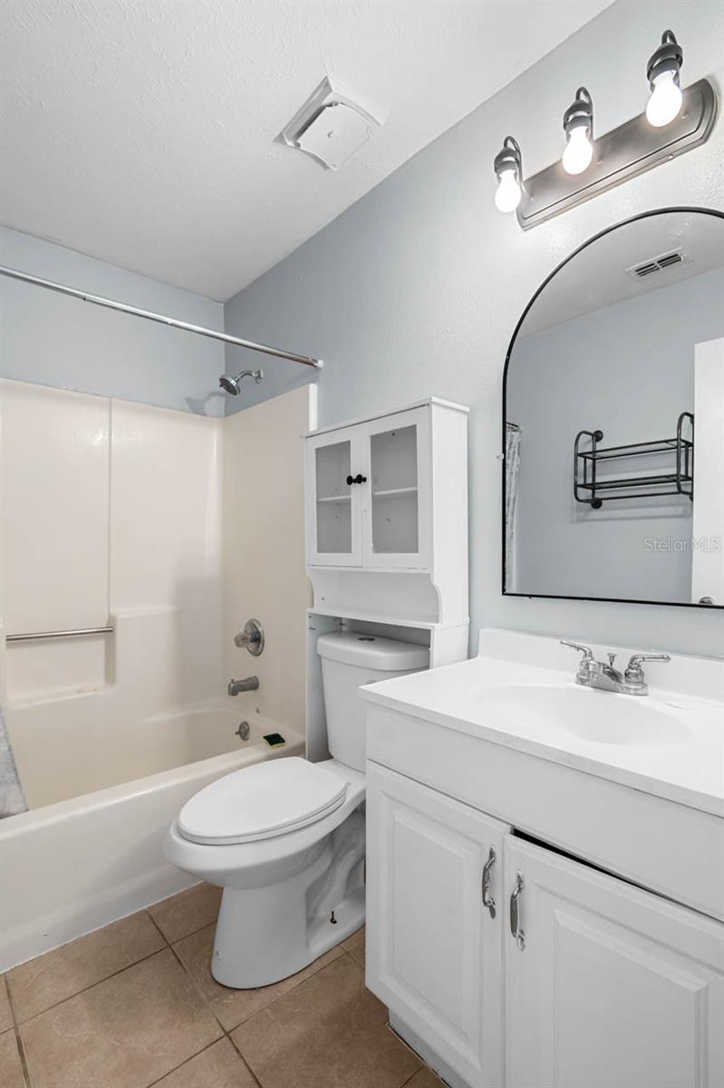 LAKEVIEW VILLAGE SEC L UNIT 01 - Residential Lease