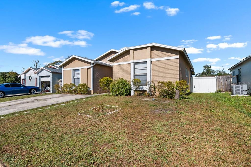 Photo of 1424 Vinetree Drive, Brandon, FL 33510 (MLS # TB8455851)