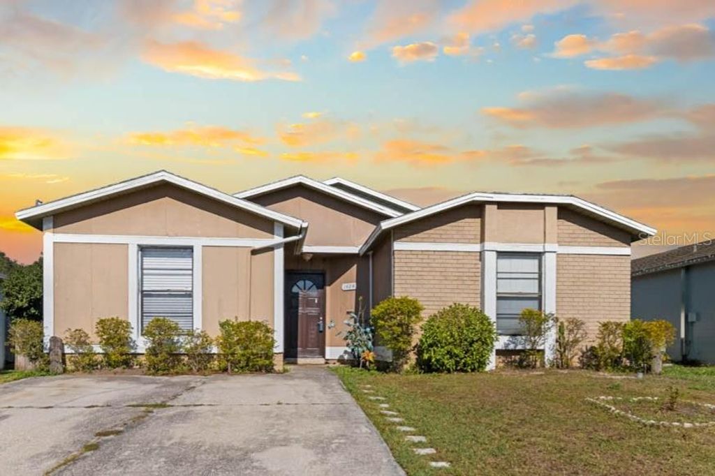 Photo of 1424 Vinetree Drive, Brandon, FL 33510 (MLS # TB8455851)