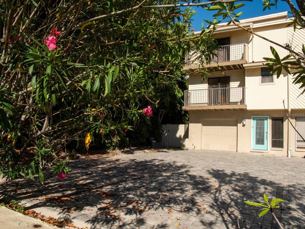 Photo of 135 92nd Avenue #5, Treasure Island, FL 33706 (MLS # TB8404556)