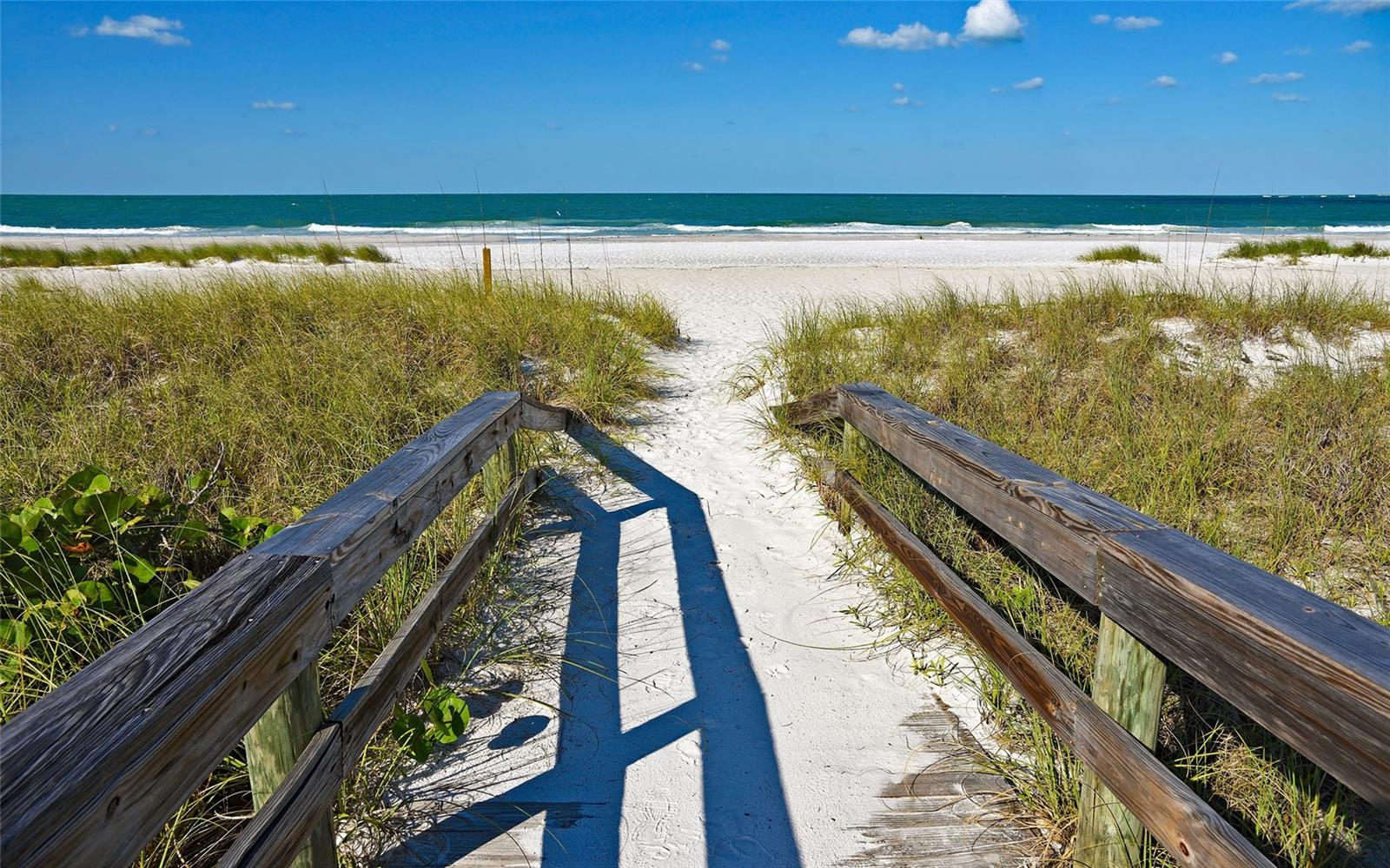 MANGROVE WALK ON HARBOUR ISLE PH 4 - Residential