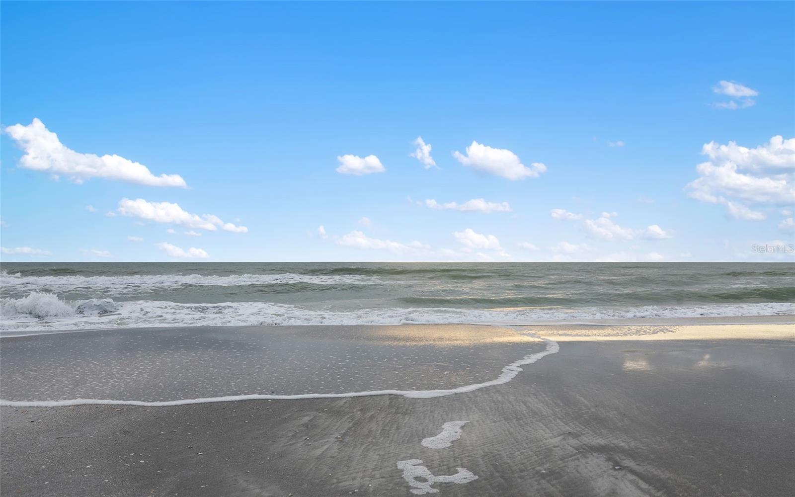 MANGROVE WALK ON HARBOUR ISLE PH 4 - Residential