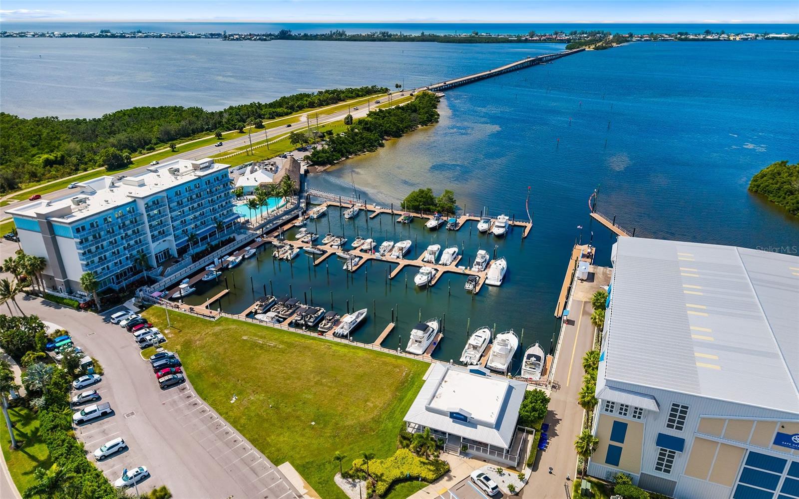 MANGROVE WALK ON HARBOUR ISLE PH 4 - Residential