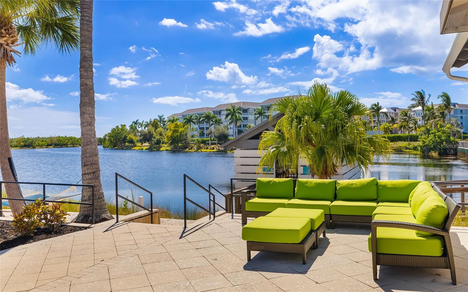 MANGROVE WALK ON HARBOUR ISLE PH 4 - Residential