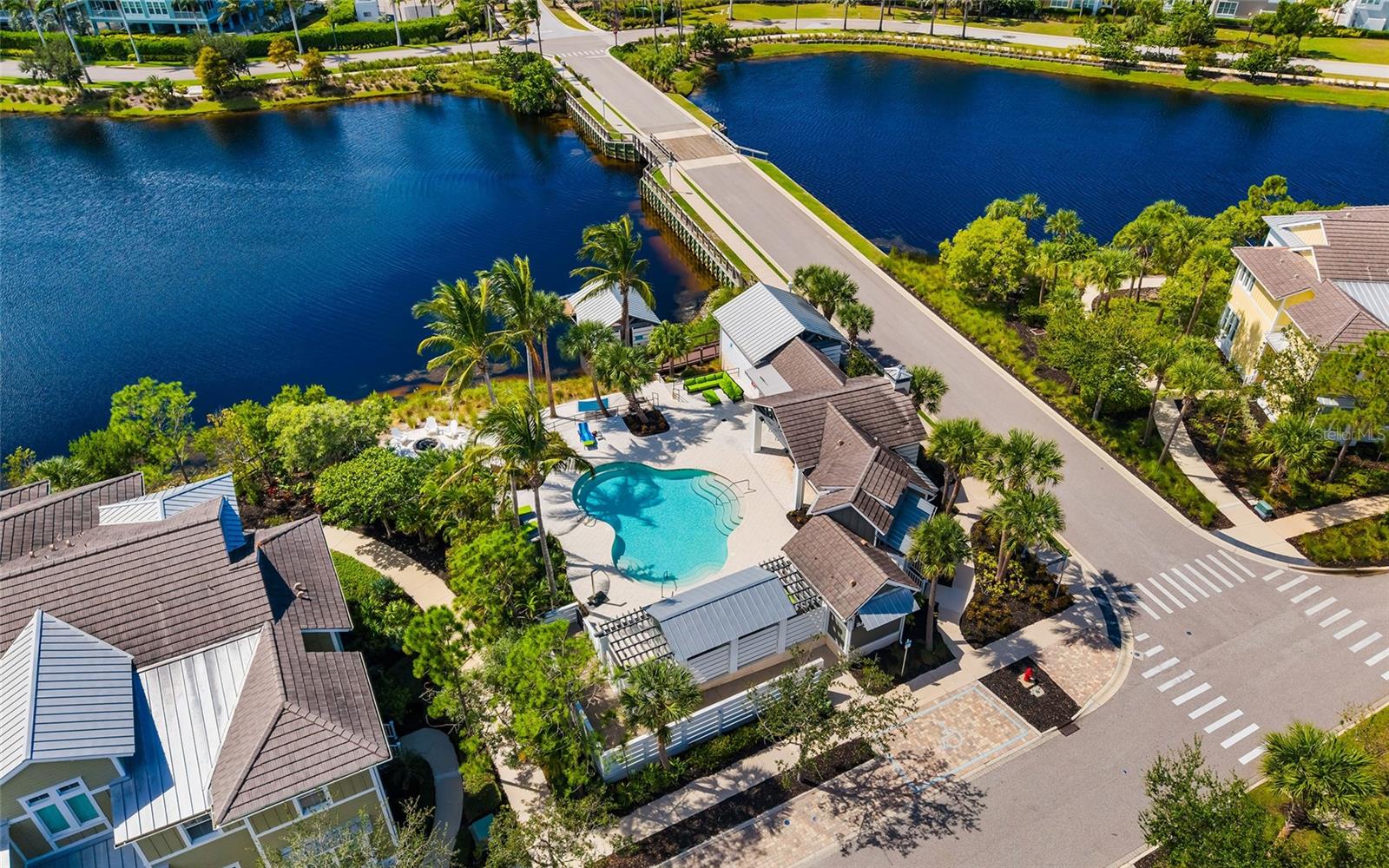 MANGROVE WALK ON HARBOUR ISLE PH 4 - Residential