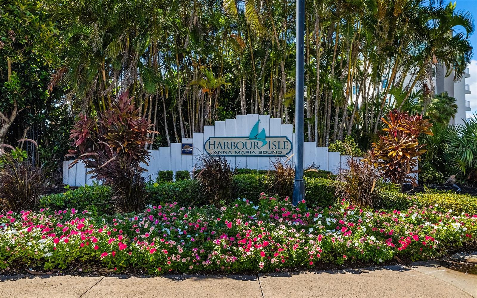 MANGROVE WALK ON HARBOUR ISLE PH 4 - Residential