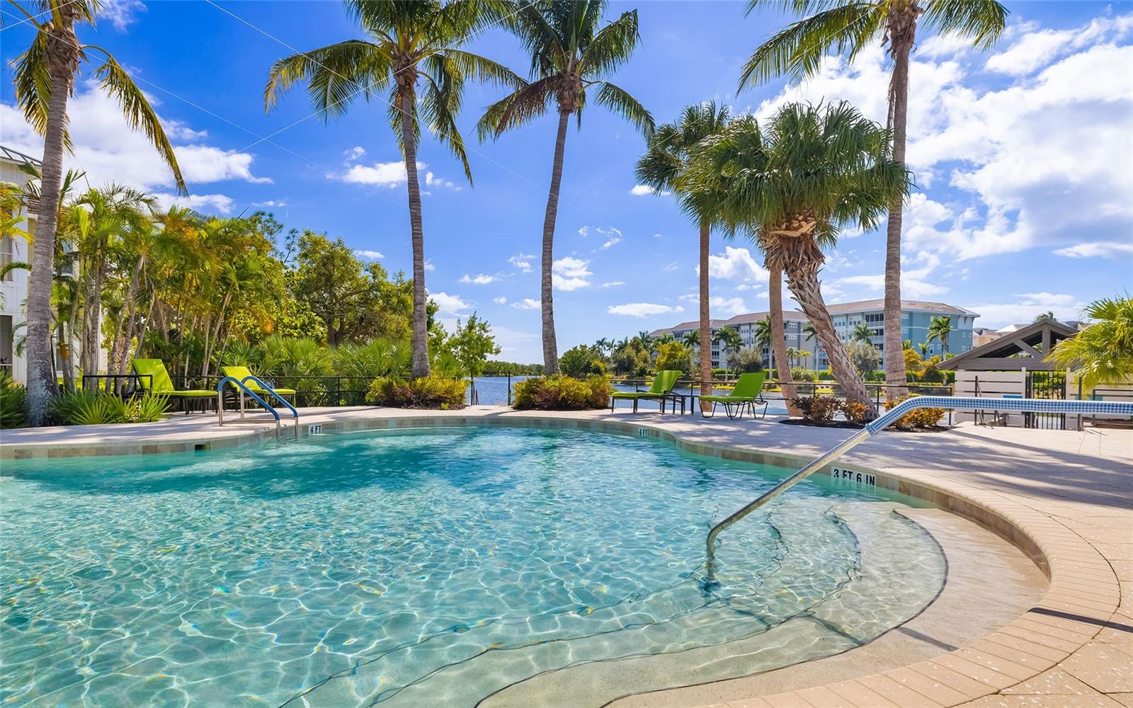 MANGROVE WALK ON HARBOUR ISLE PH 4 - Residential