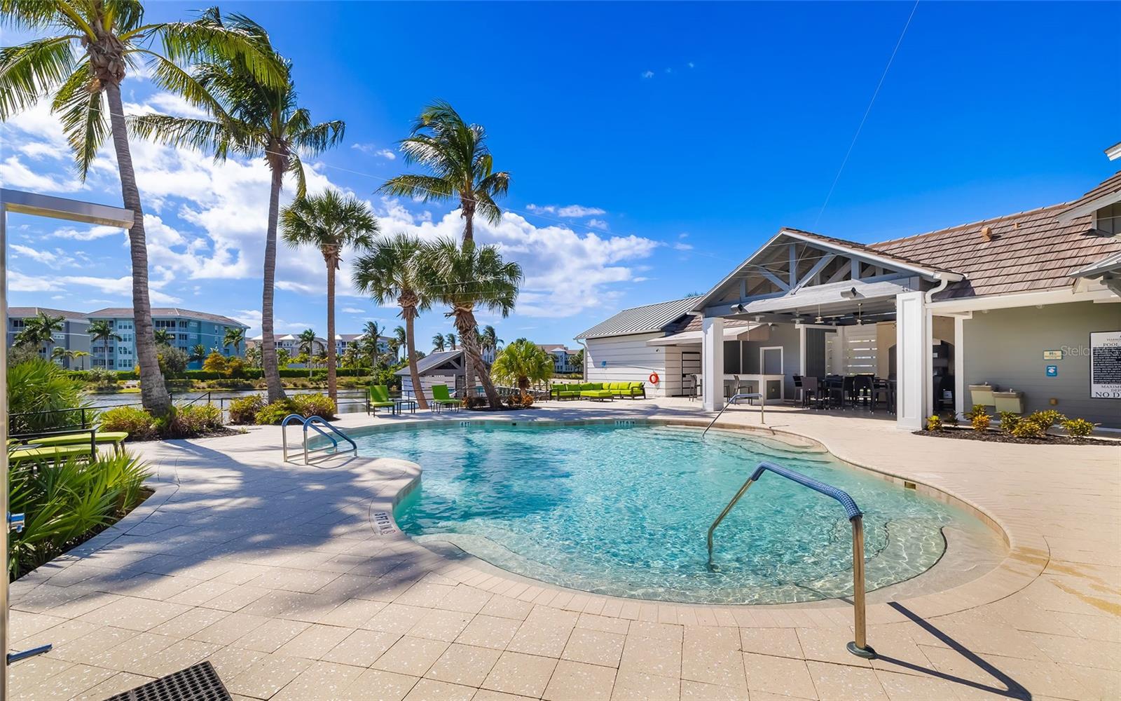 MANGROVE WALK ON HARBOUR ISLE PH 4 - Residential