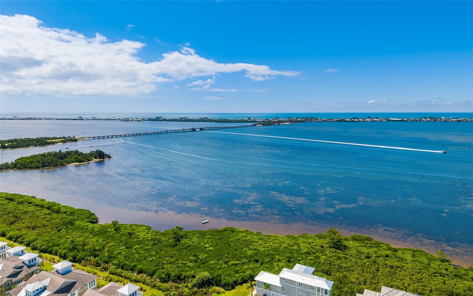 MANGROVE WALK ON HARBOUR ISLE PH 4 - Residential