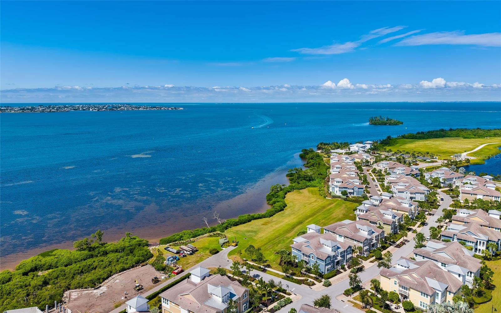 MANGROVE WALK ON HARBOUR ISLE PH 4 - Residential