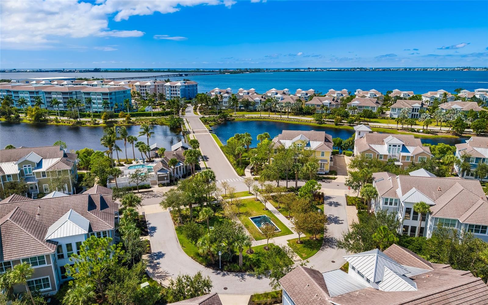 MANGROVE WALK ON HARBOUR ISLE PH 4 - Residential
