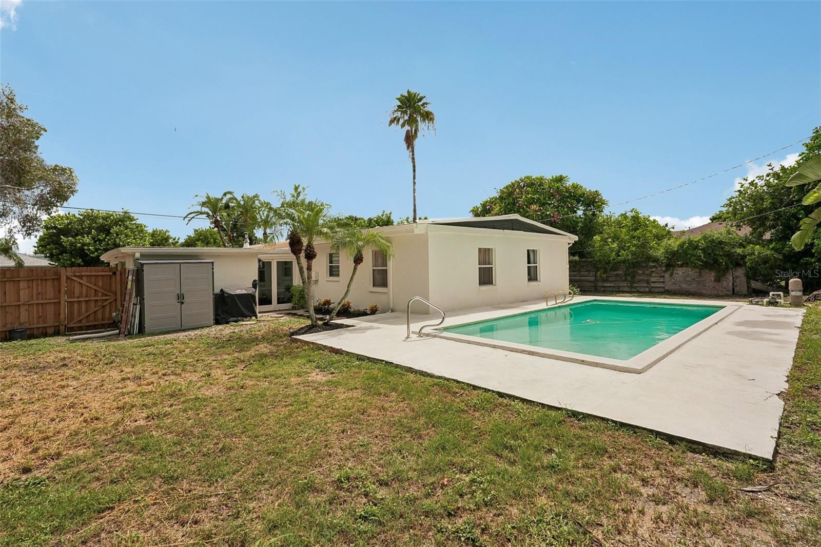 2406 FLORIDA BOULEVARD