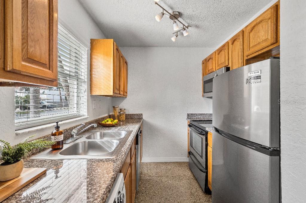 PALMS OF BEACH PARK A CONDOMIN - Residential