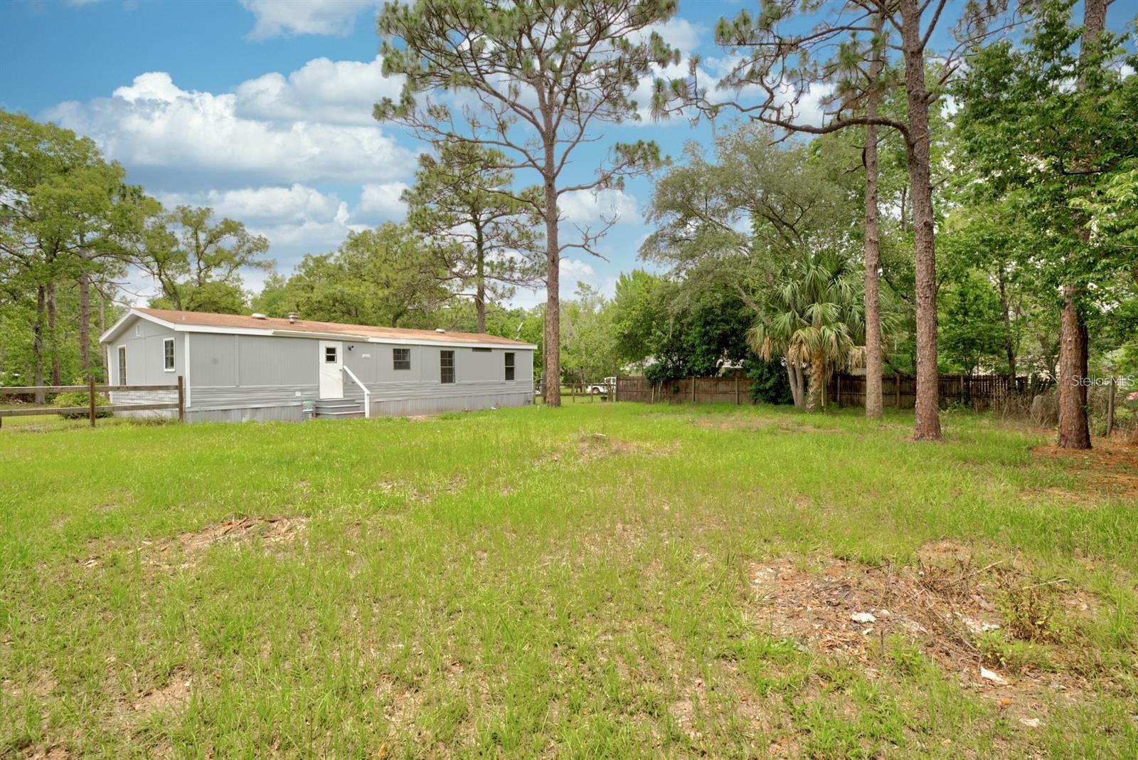 LEISURE ACRES UNIT 01 - Residential