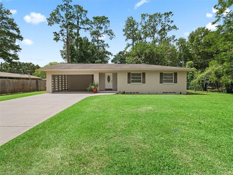 Photo of 1520 NE 12th Street, Ocala, FL 34470 (MLS # OM722738)