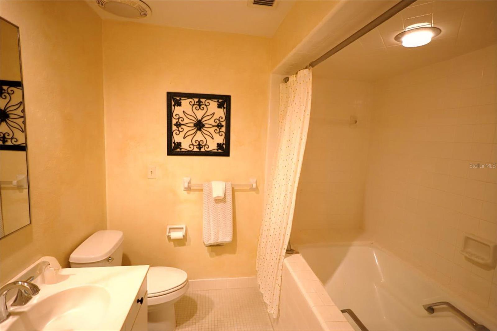 WINDSOR LODGE AT THE OAKS - Residential