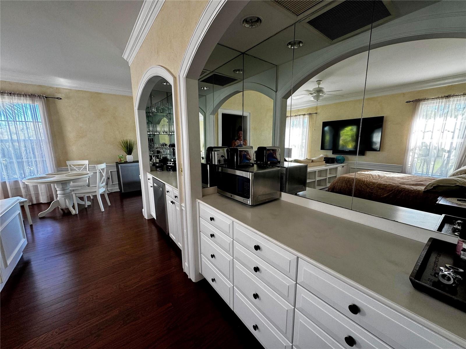 WINDSOR LODGE AT THE OAKS - Residential