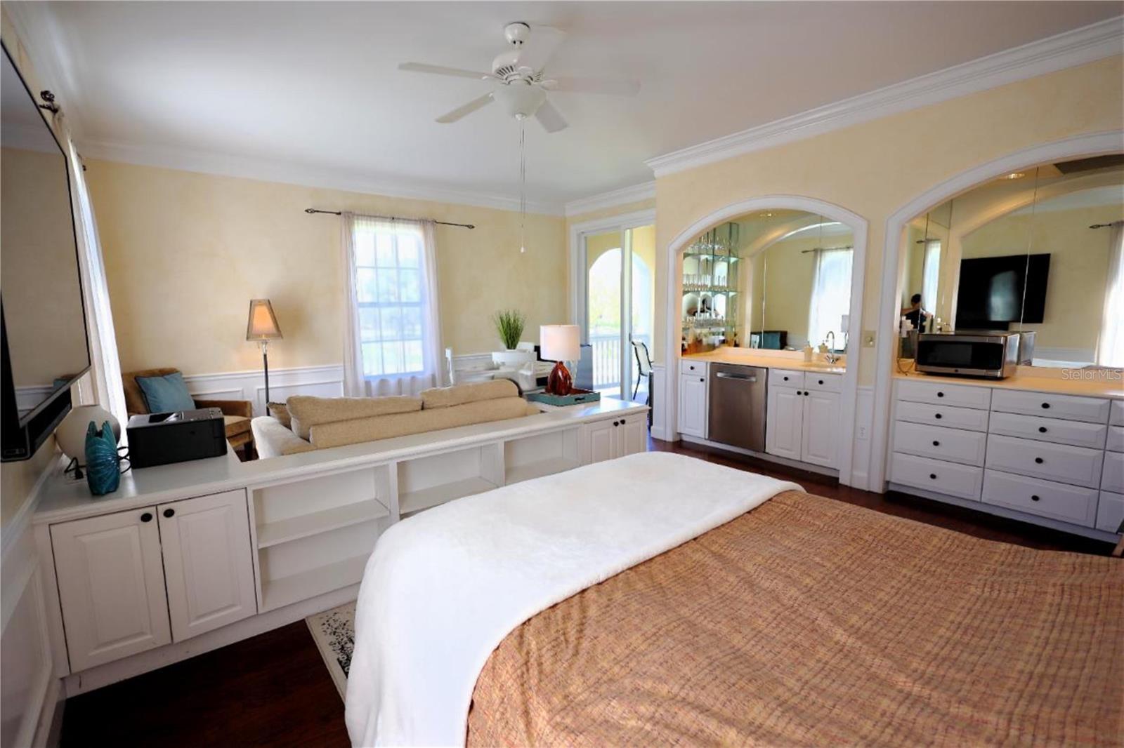 WINDSOR LODGE AT THE OAKS - Residential