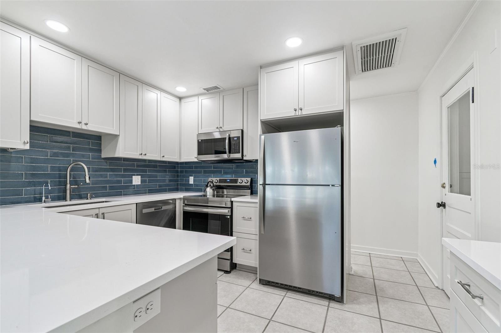 BAY VIEW PARK SEC P - Residential