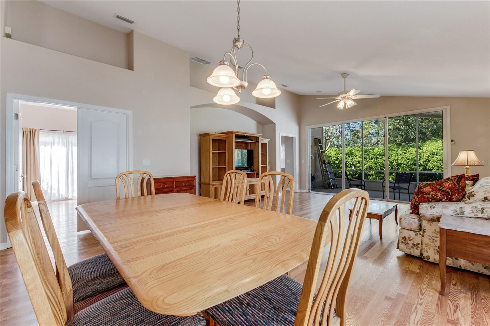 915 ASHMEADE COURT