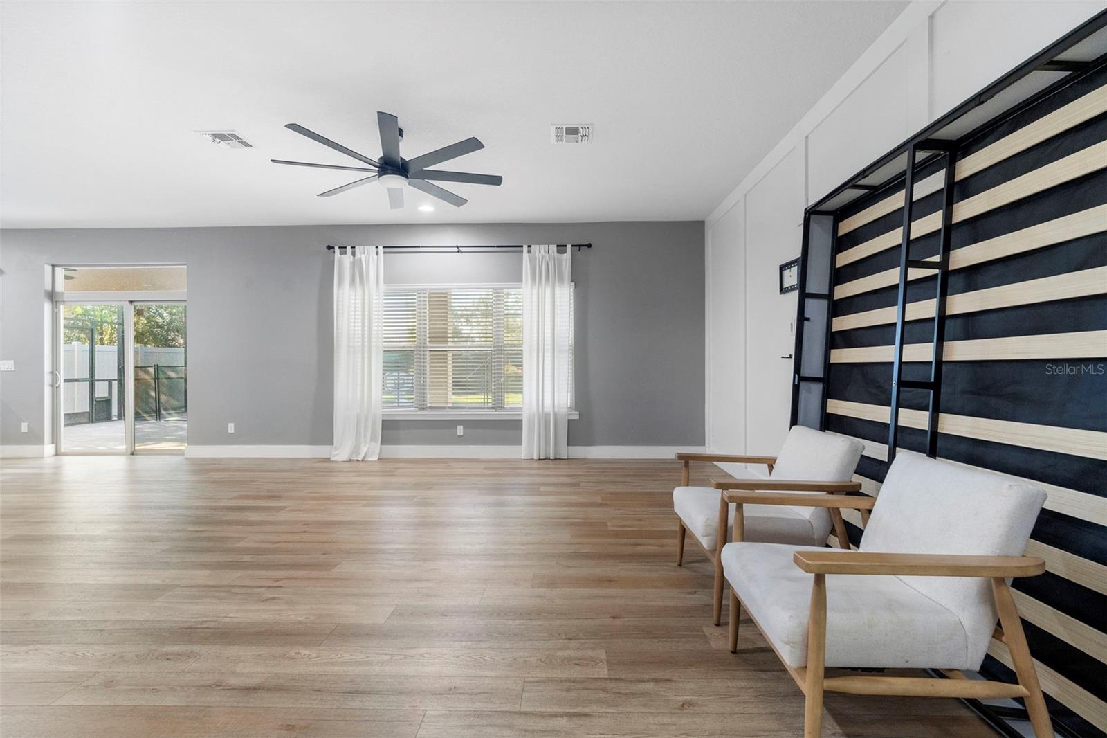 SEVEN OAKS - Residential