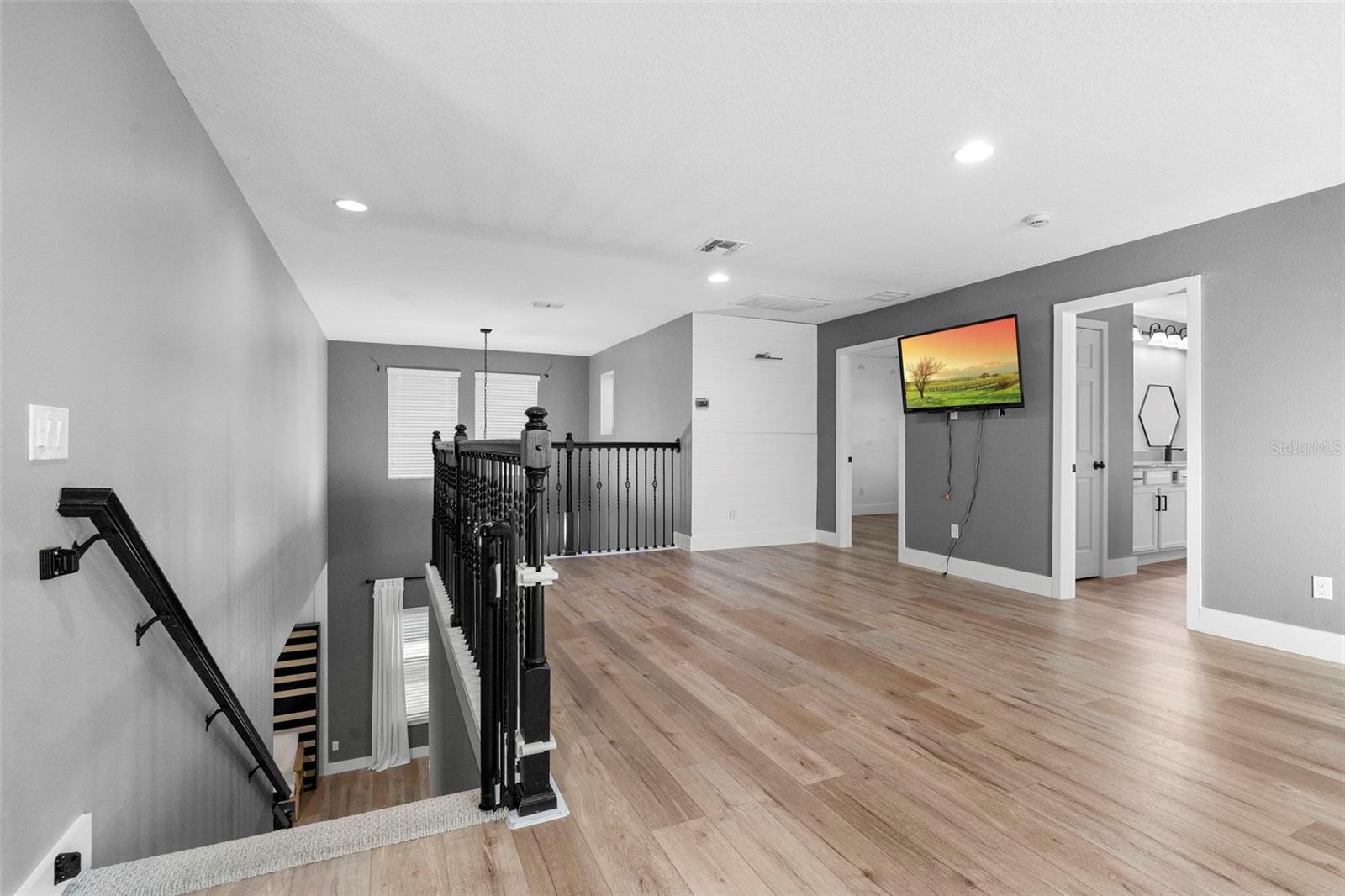 SEVEN OAKS - Residential