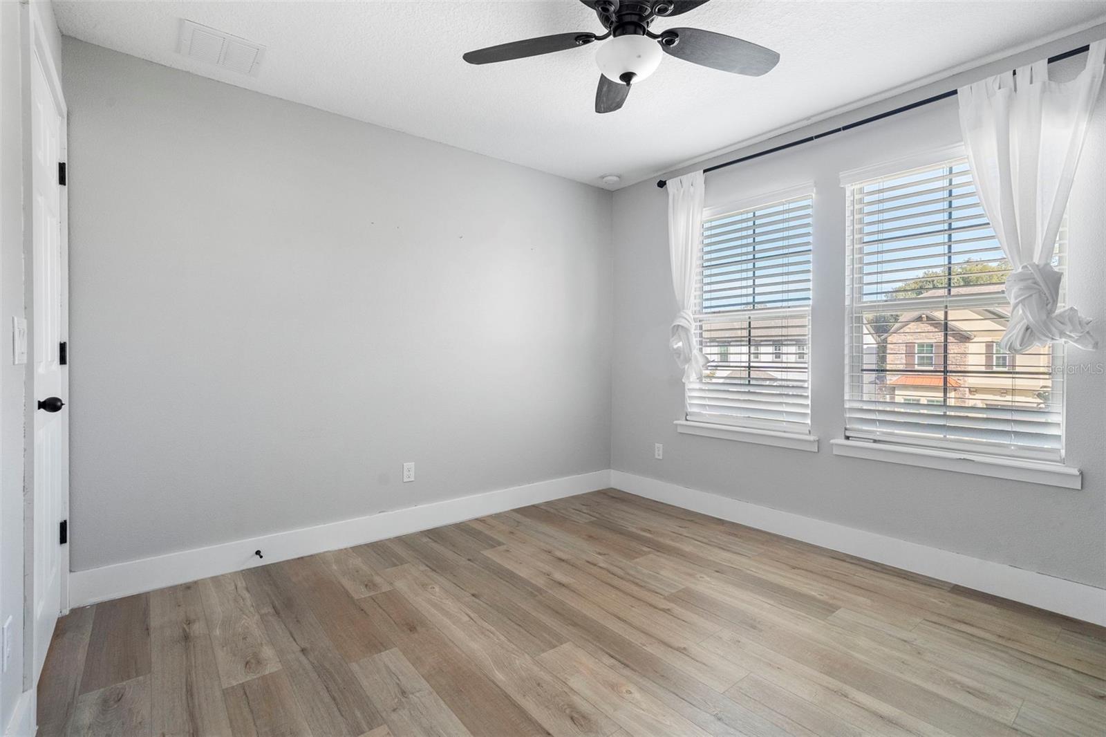 SEVEN OAKS - Residential