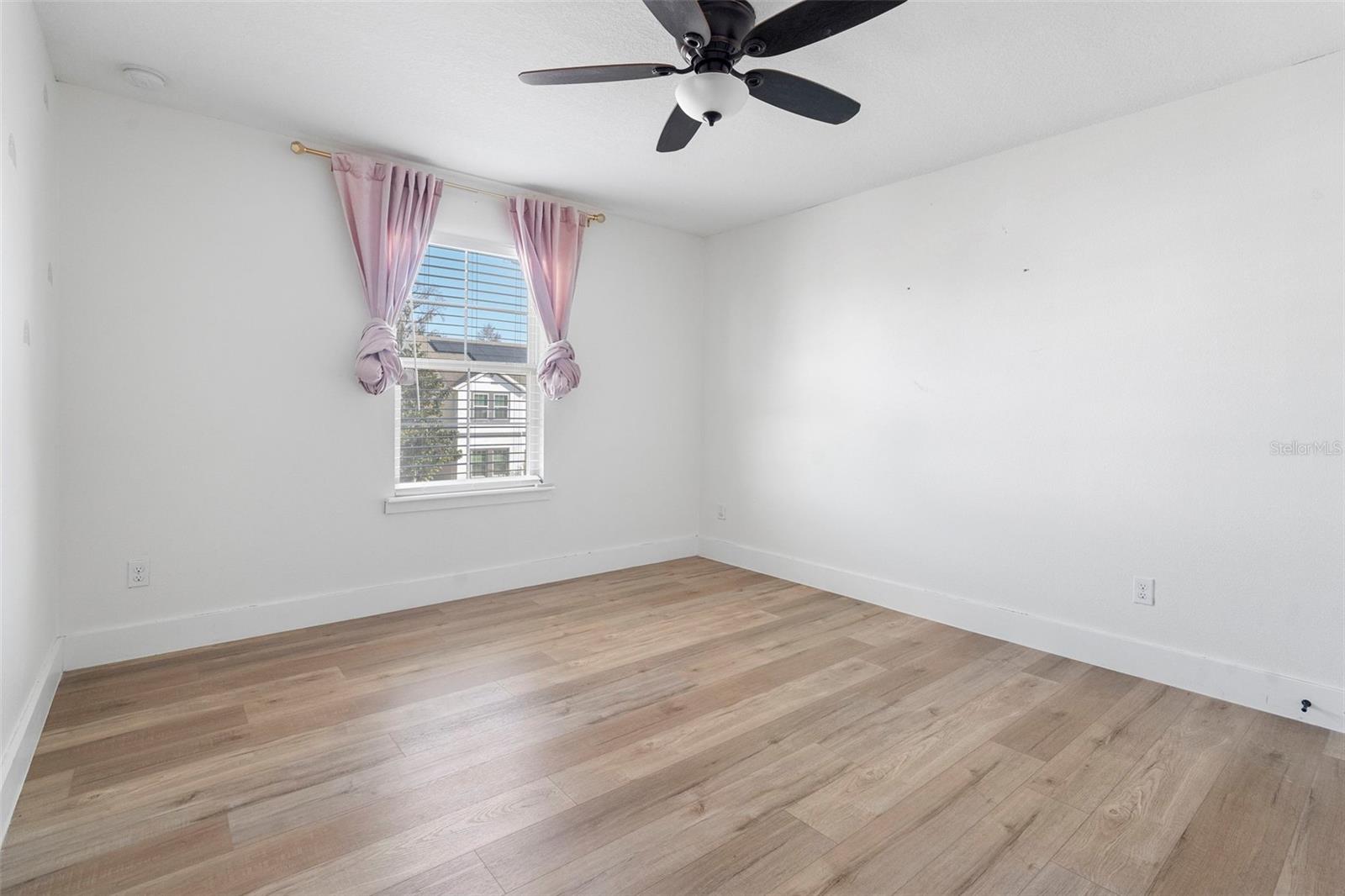 SEVEN OAKS - Residential