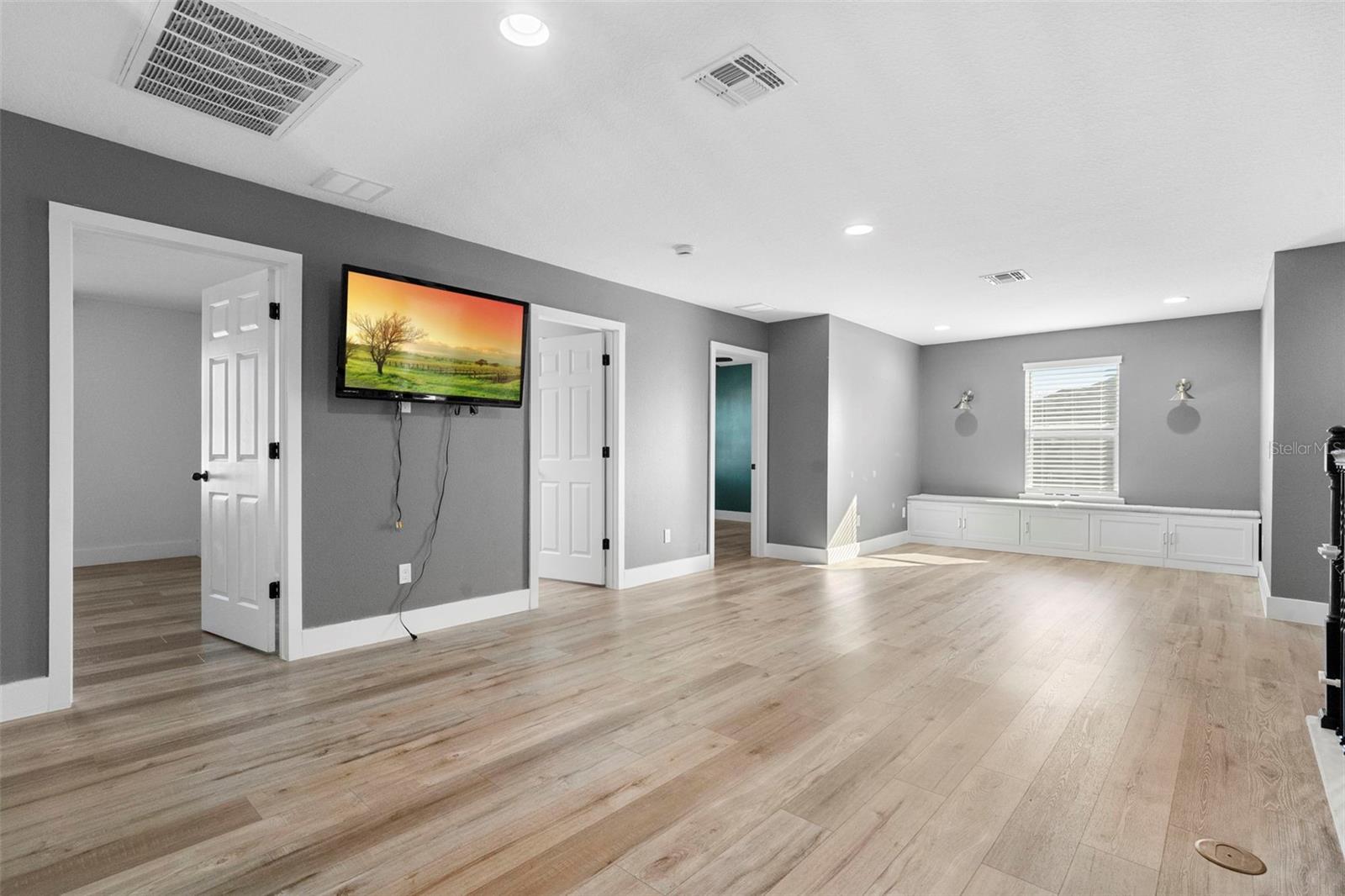 SEVEN OAKS - Residential