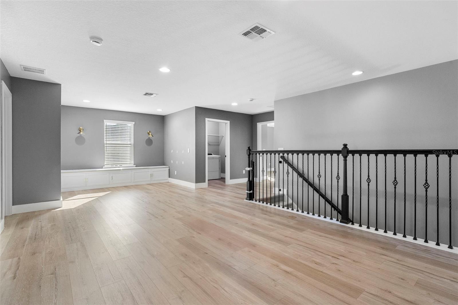 SEVEN OAKS - Residential