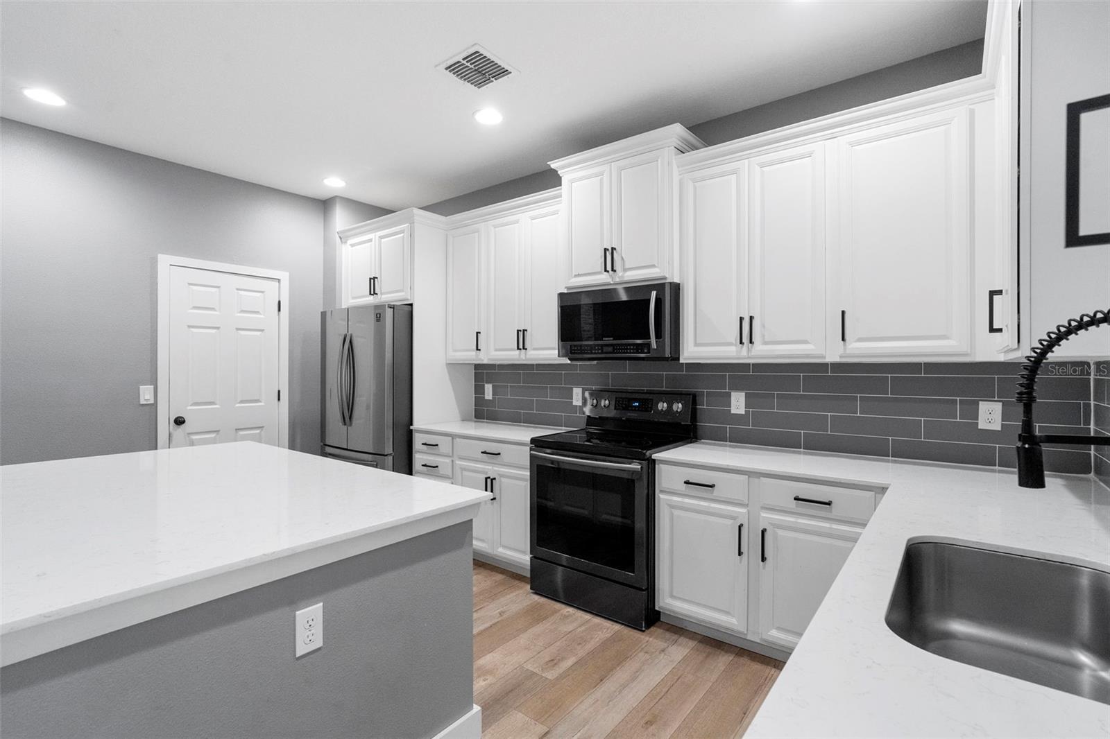 SEVEN OAKS - Residential