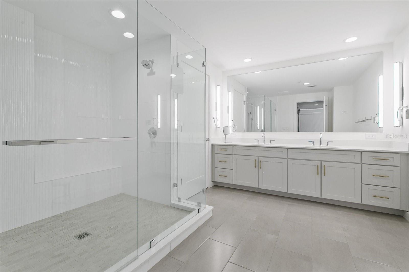 MARINA BAY MASTER CONDO LOT 1 - Residential
