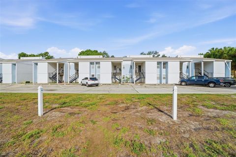 Photo of 3821 N Oak Drive #J21, Tampa, FL 33611 (MLS # TB8513581)