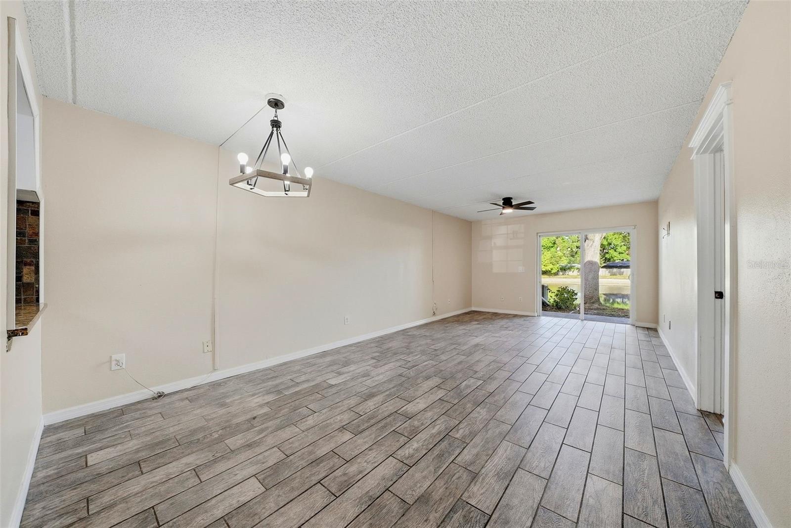 3821 N OAK DRIVE J21