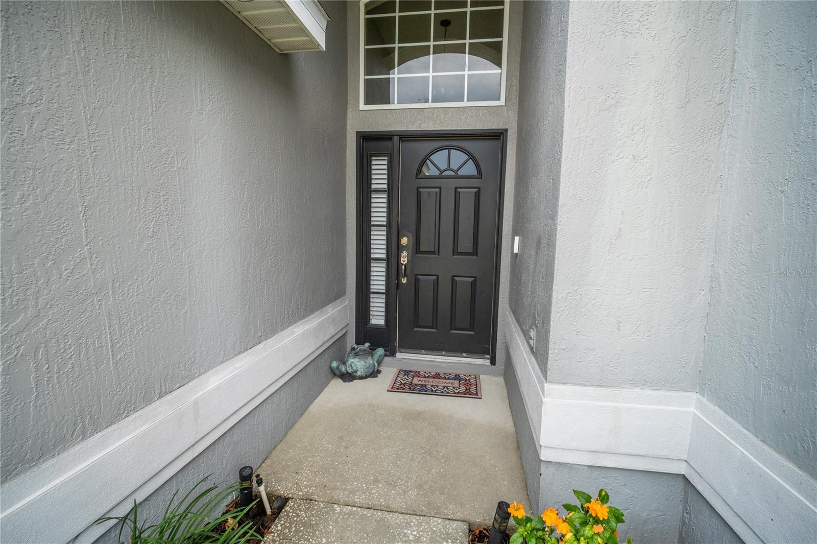 6 PIED COURT