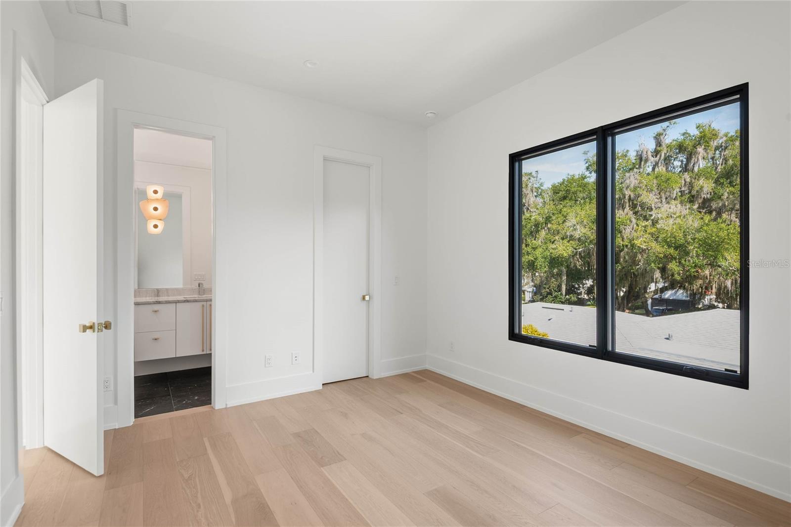 FOREST HILLS - Residential