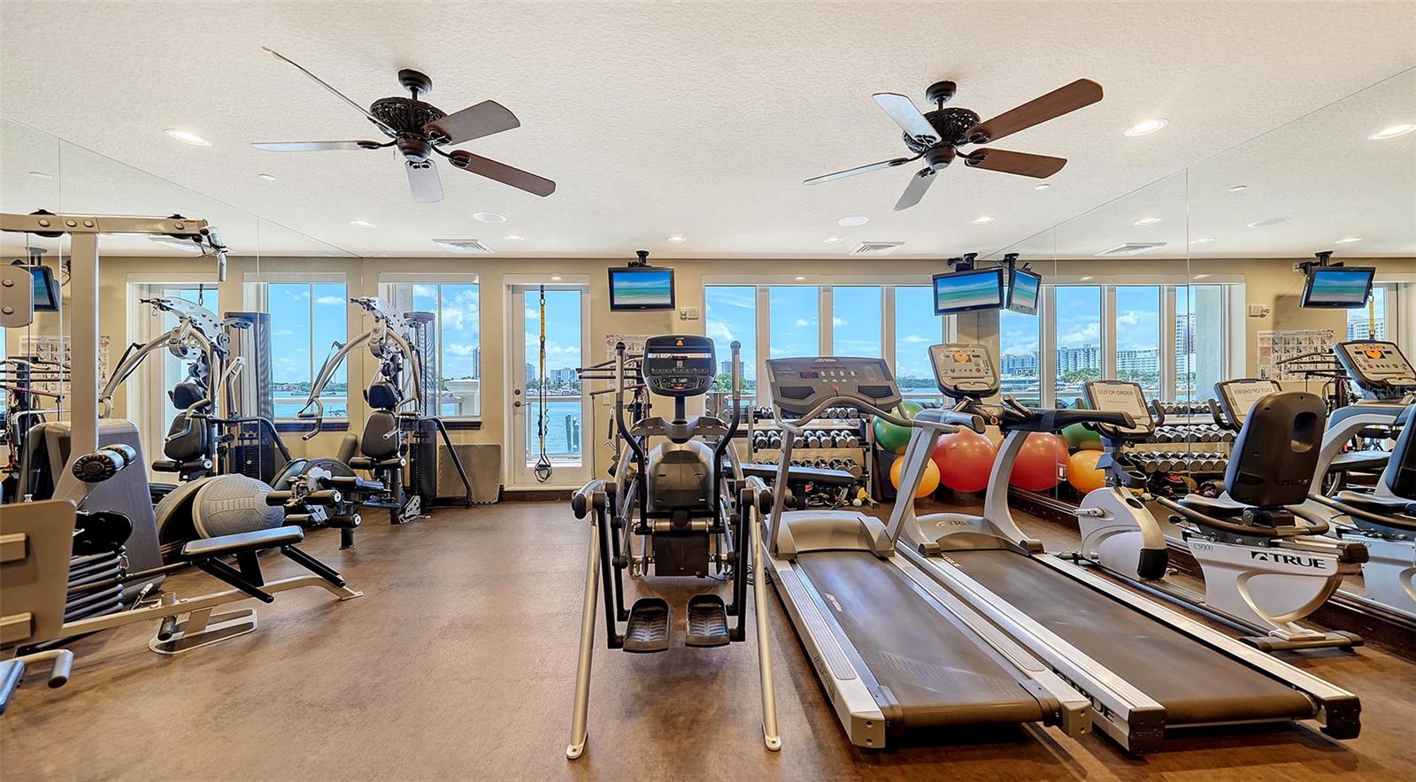 LA BELLASARA - Residential