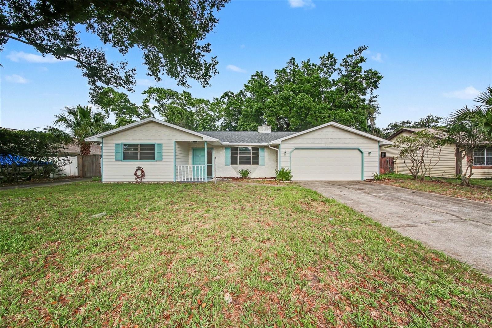 959 SAND CREST DRIVE
