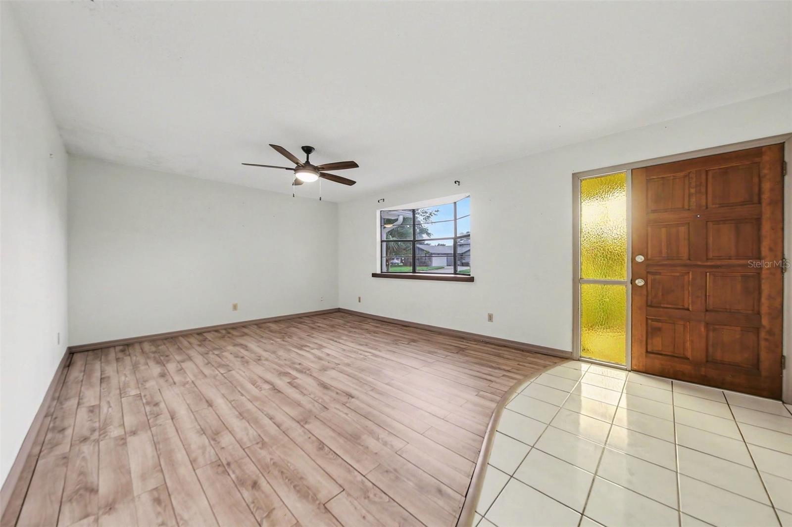 959 SAND CREST DRIVE