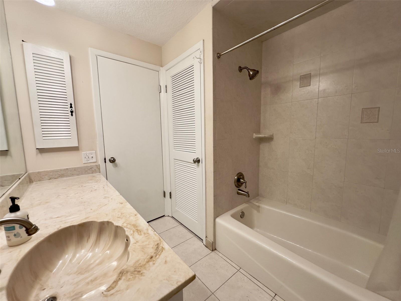 RAINBOW FARMS - Residential Lease