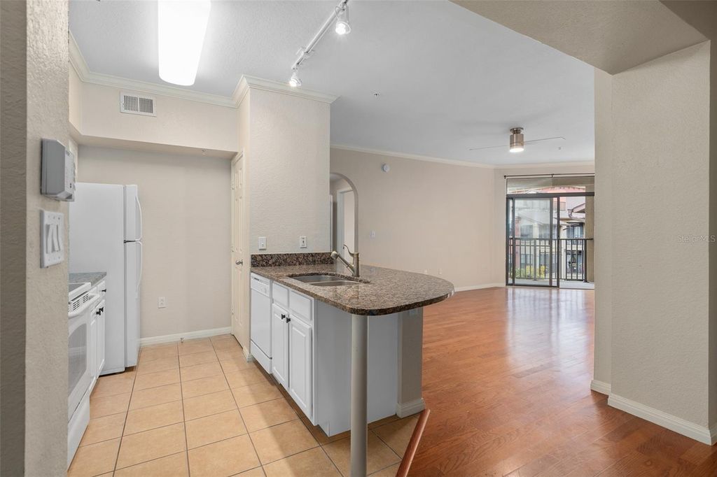 Photo of 911 N Orange Ave #511, Orlando, FL 32801 (MLS # O6378175)
