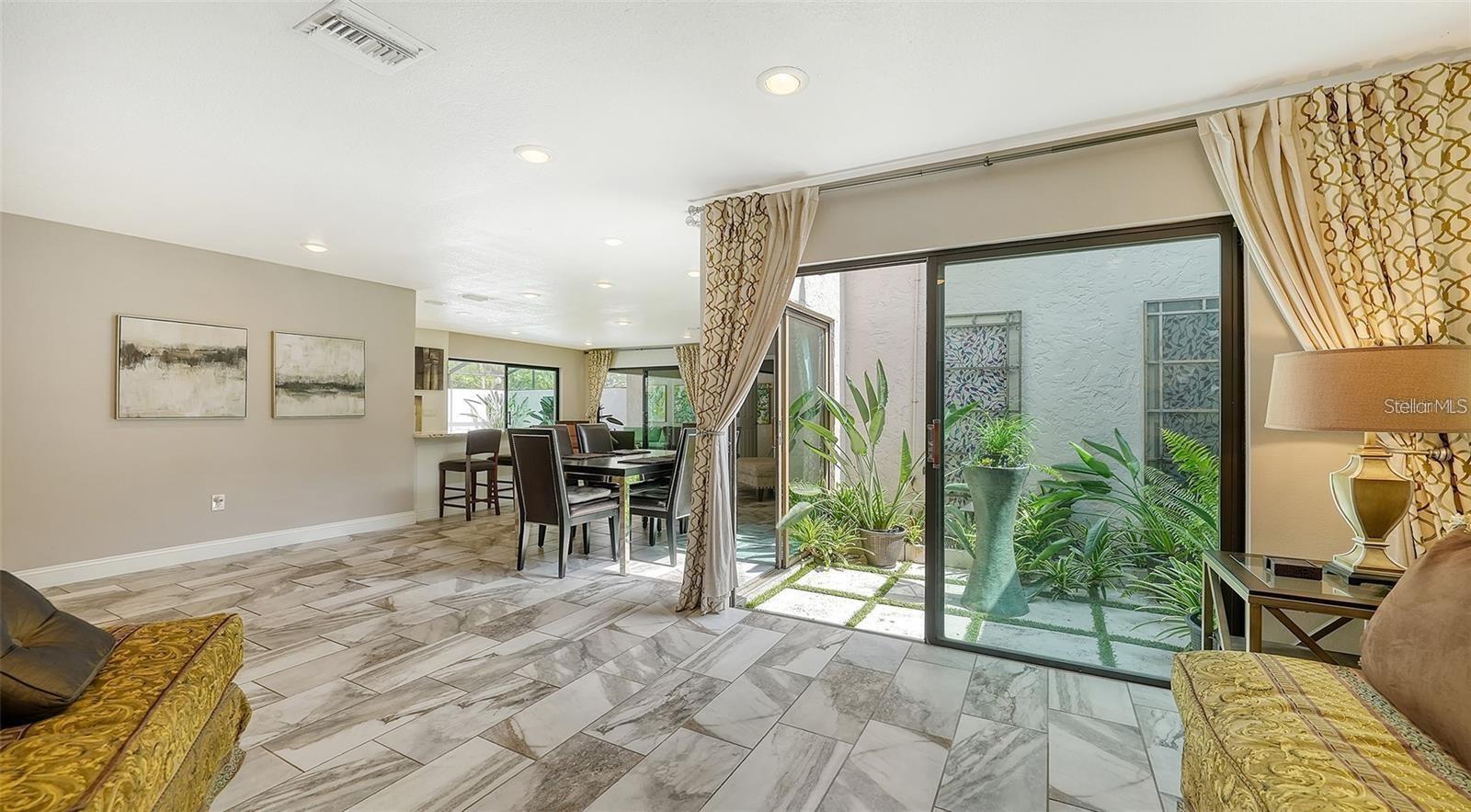 GLEN OAKS MANOR - Residential