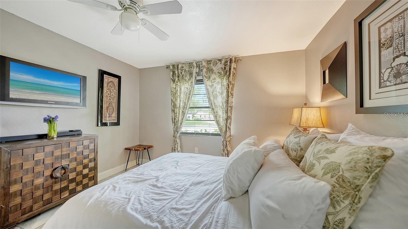 GLEN OAKS MANOR - Residential