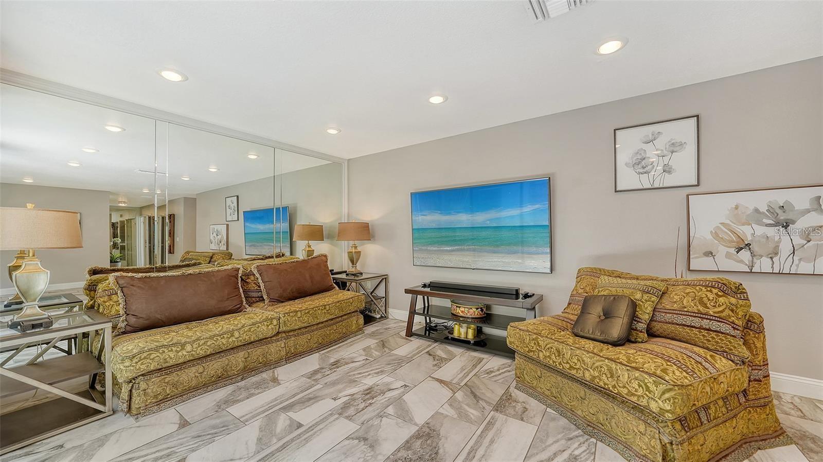 GLEN OAKS MANOR - Residential