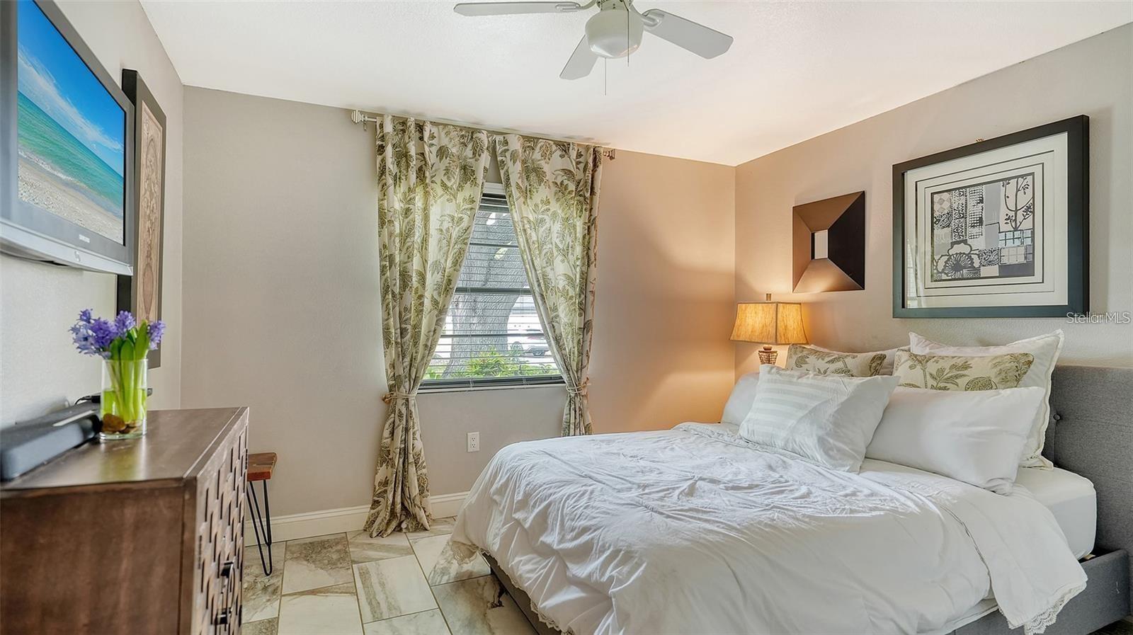 GLEN OAKS MANOR - Residential