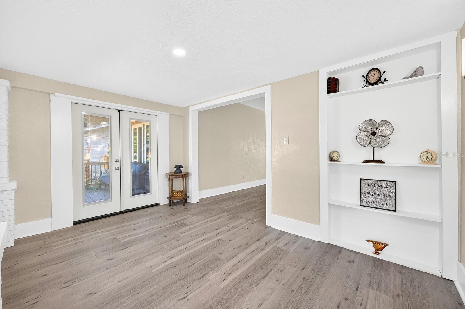211 S MAPLE AVENUE