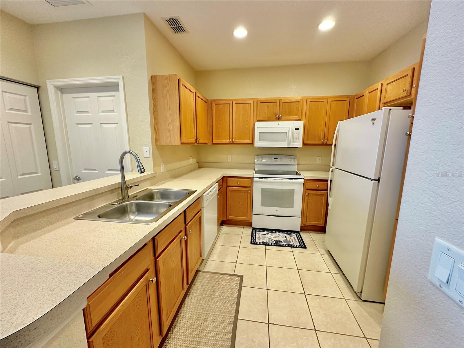 THE ESTATES AT PARK CENTRAL CONDOMINIUM - Residential