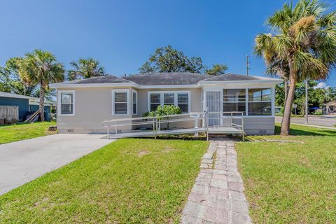 Photo of 1524 13th Avenue S, St Petersburg, FL 33705 (MLS # O6374229)