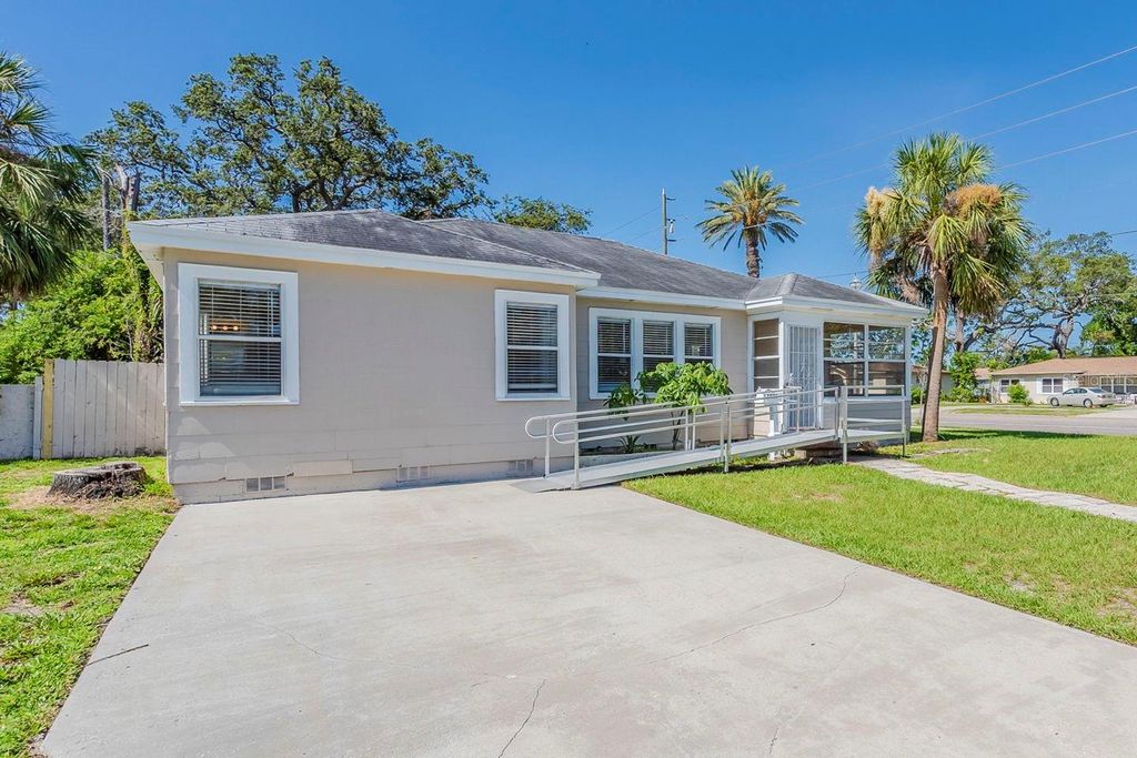 Photo of 1524 13th Avenue S, St Petersburg, FL 33705 (MLS # O6374229)