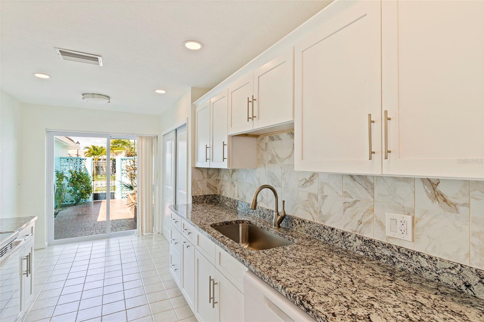 BOCA CIEGA POINT EAST - Residential
